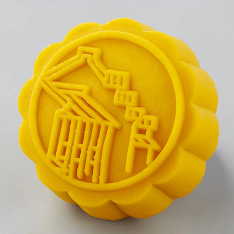  Mooncake with flowing creamy yolk 60g *2 Hong Kong style quicksand cake traditional pastry