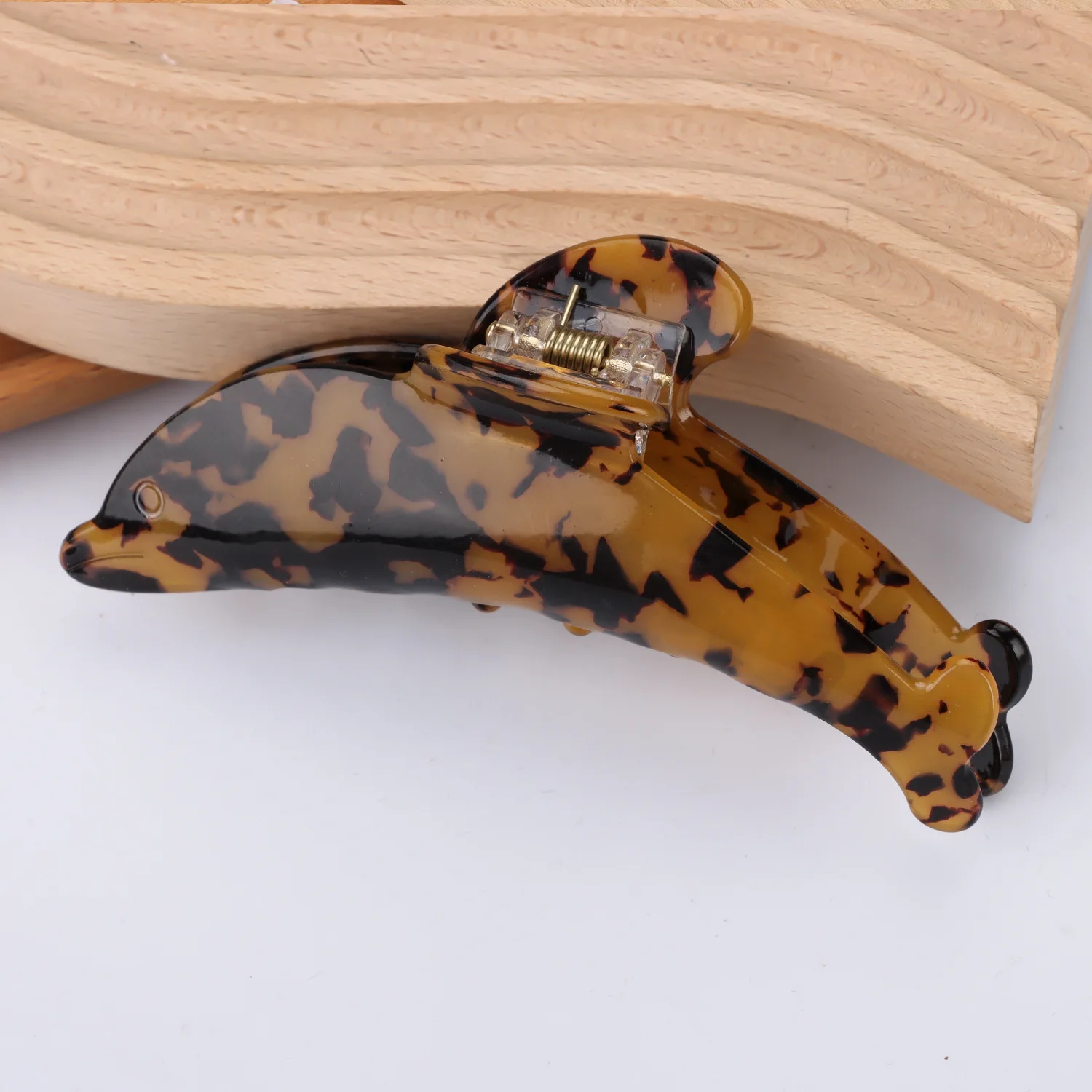 Korea INS acrylic hair accessories fashion design sea cute dolphin hair claw clip coiled hair shark clip for girls