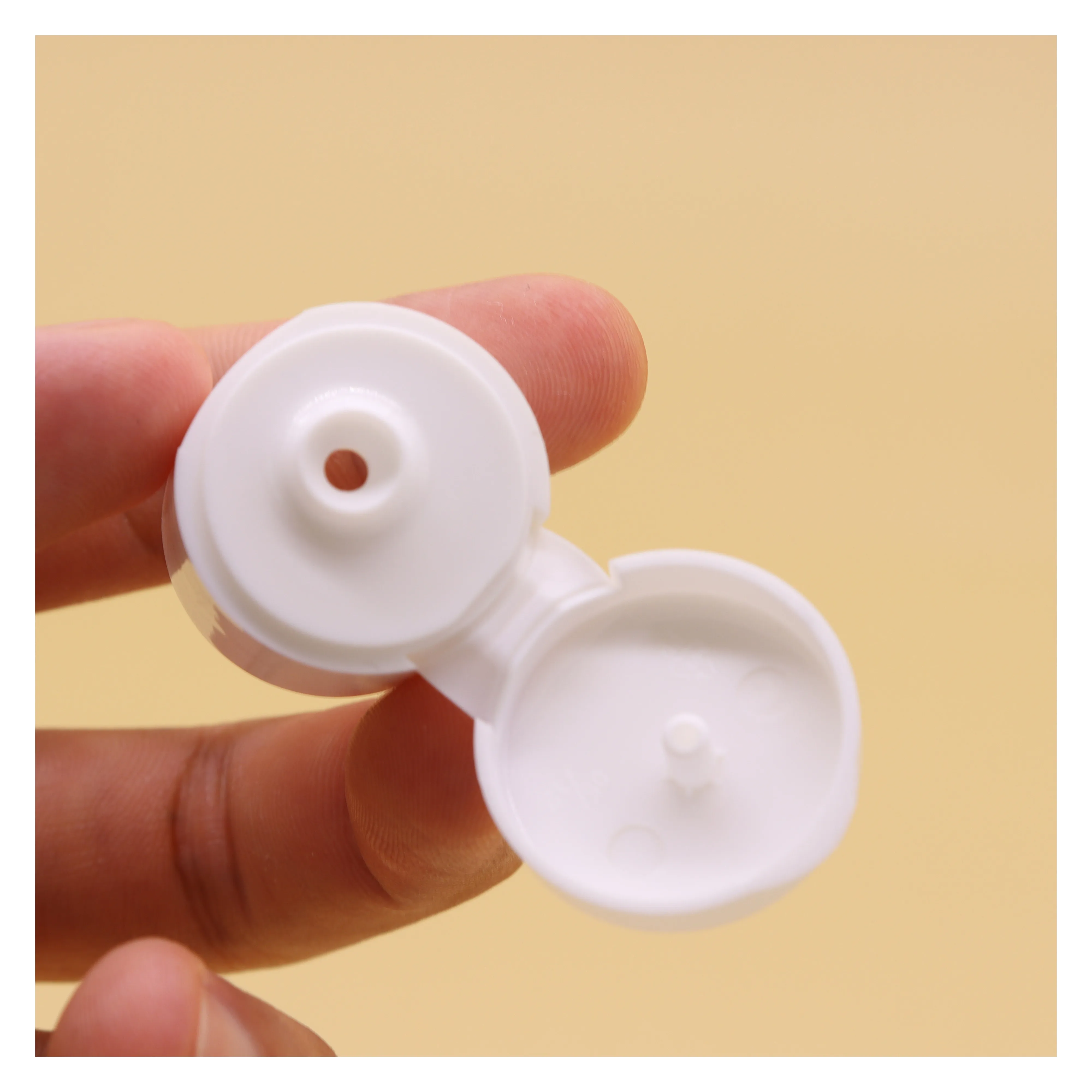 Chinese Factory Flip Top Cap 53 Mm For Sauce Ketchup , 24-410 Black Cap For Cosmetic Essential Oil Bottle