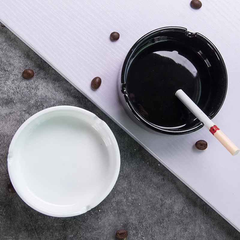 2020 hot sale 4 inch black and white handmade decorative glazed ceramic ashtrays for cigarettes