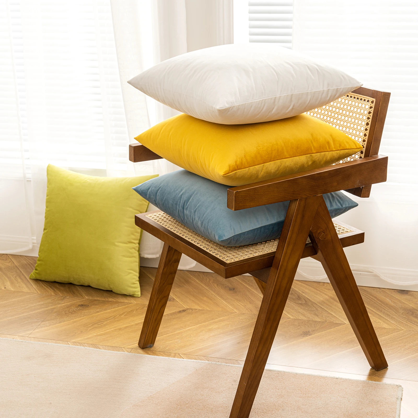 Wholesale Velvet Cushion Cover Brown Decorative Velvet Throw Pillow Covers 18 x 18 Soft Solid for Sofa Bedroom Car 20x20