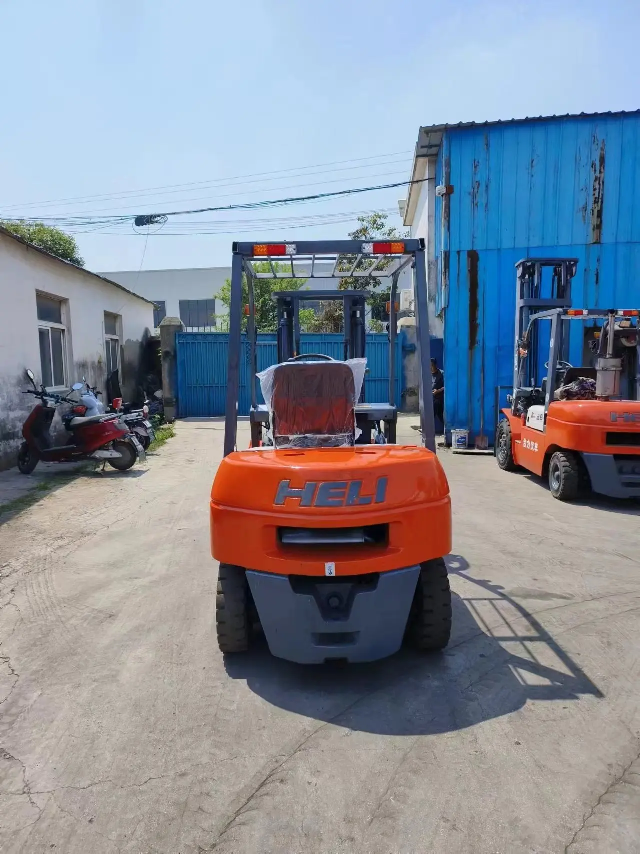 Heli 2.5Ton New 3 way forklift truck 1.0Ton 1.5 ton 2 ton three ways reach truck Pallet Stacker forklift For Narrow Aisle