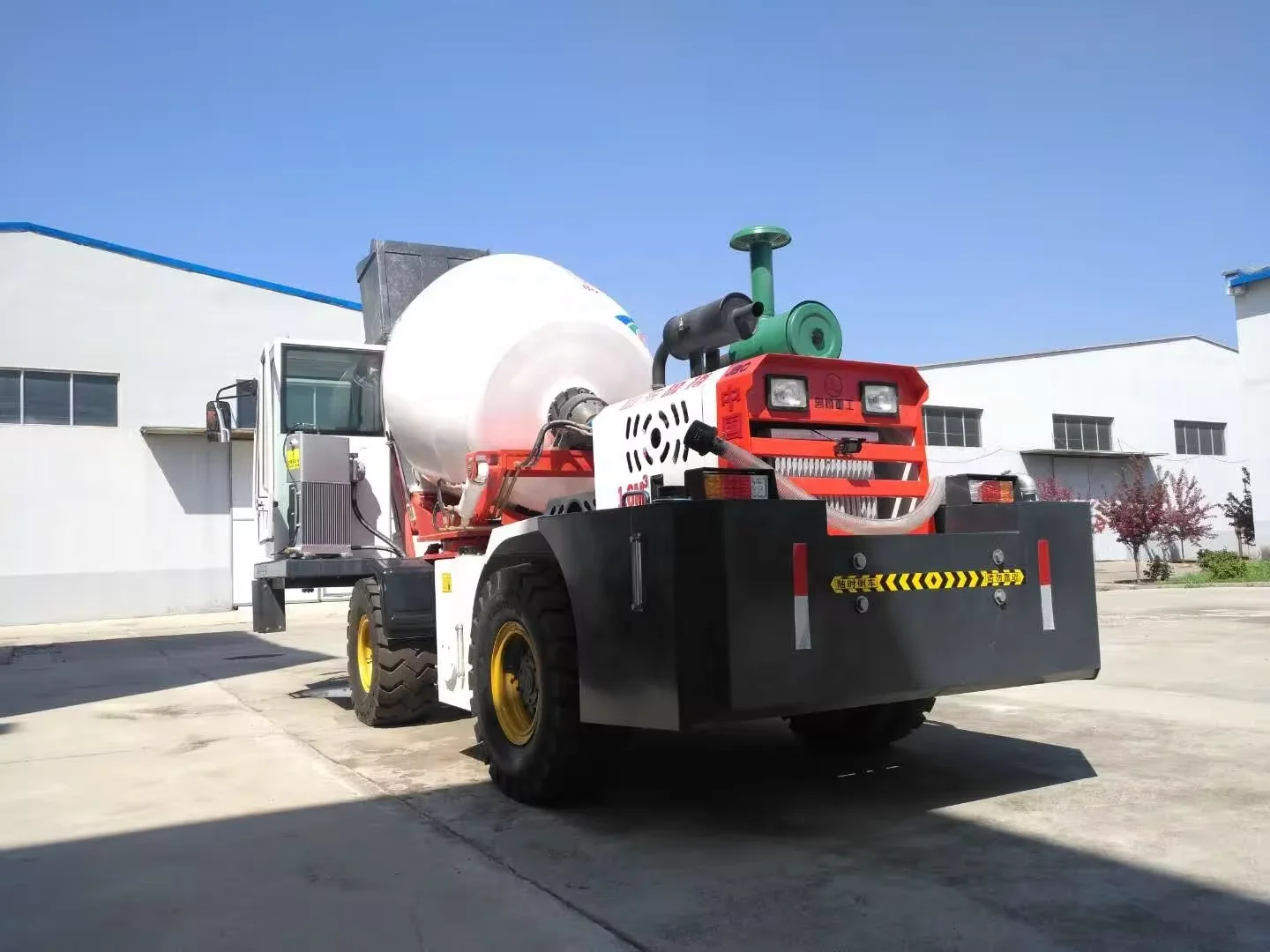 LUZUN Official Self Loading Concrete Mixer 1.6-1.8m3 Portable Diesel Mini Small Concrete Cement Mixer for Sale