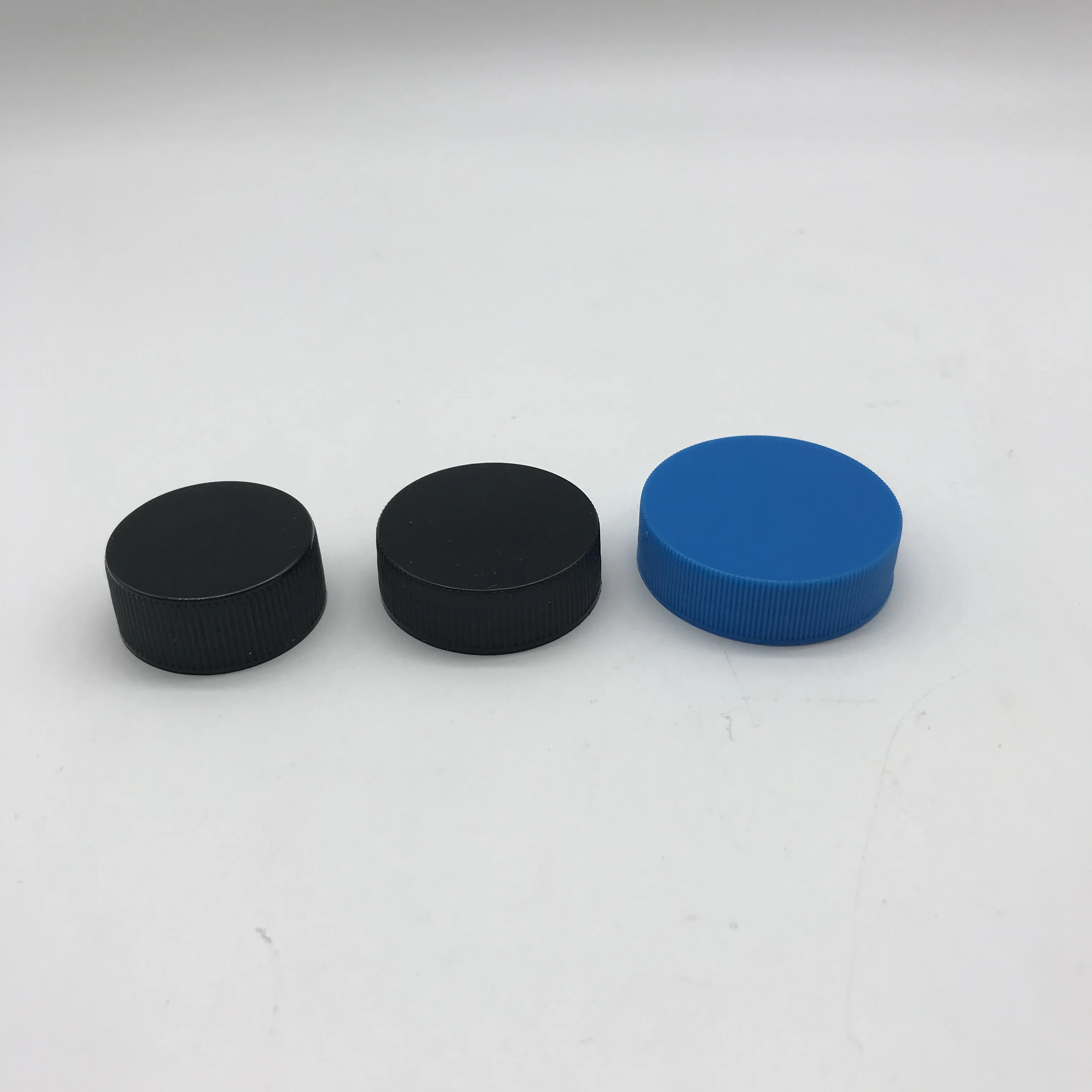 28mm 33mm 38mm Black blue plastic screw cap with ribbed finish and threaded closure for bottles