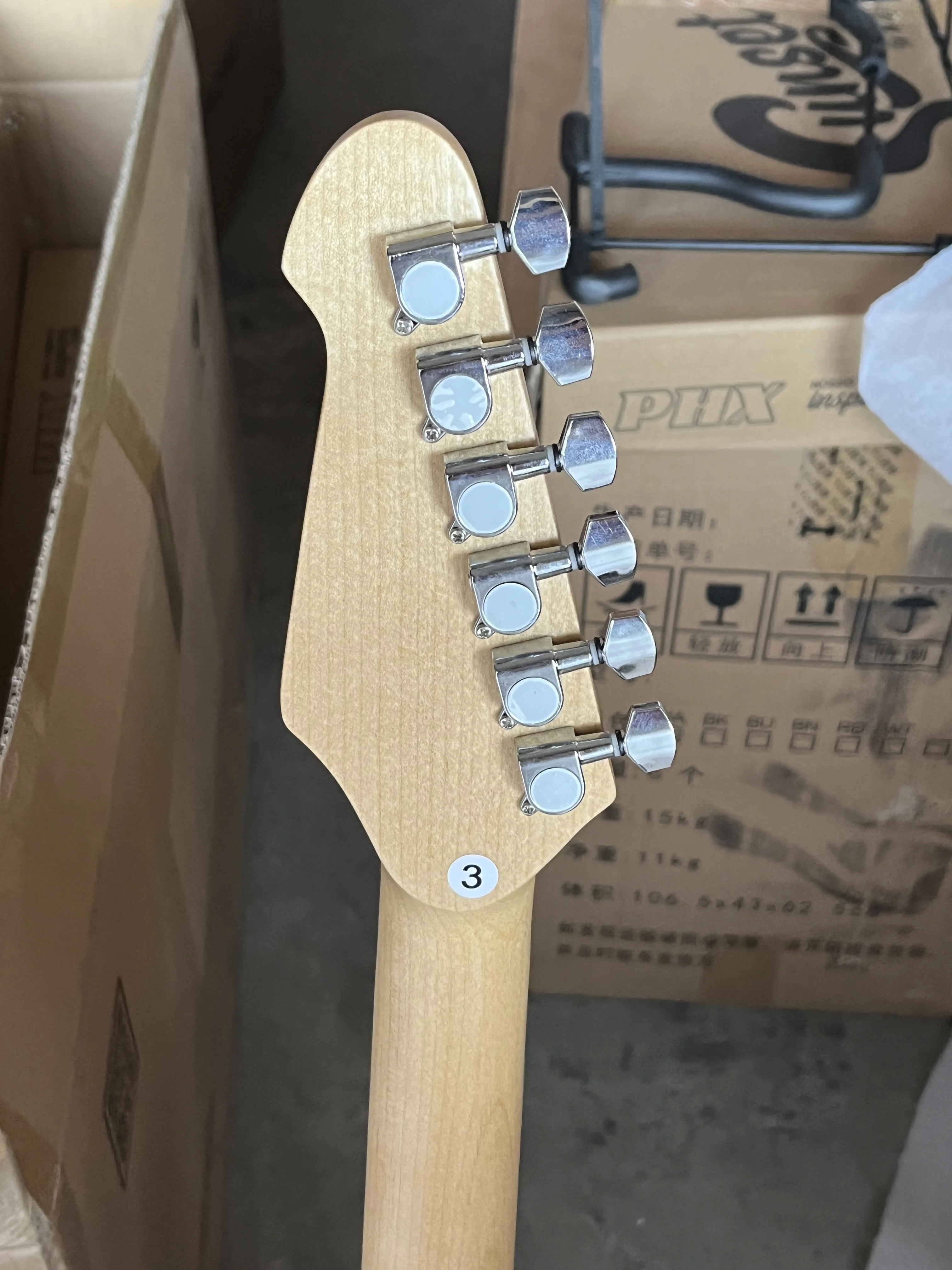 Aiersi factory wholesale price handmade new developed ST electric guitar