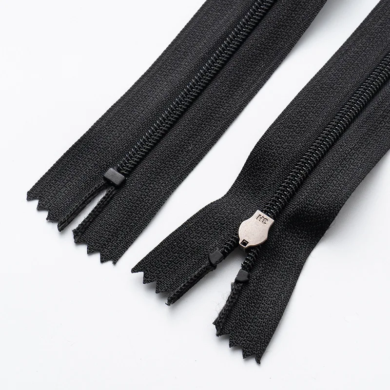 High Quality 3# Black Reverse Zipper Nylon Zipper With Rubber Zipper Puller