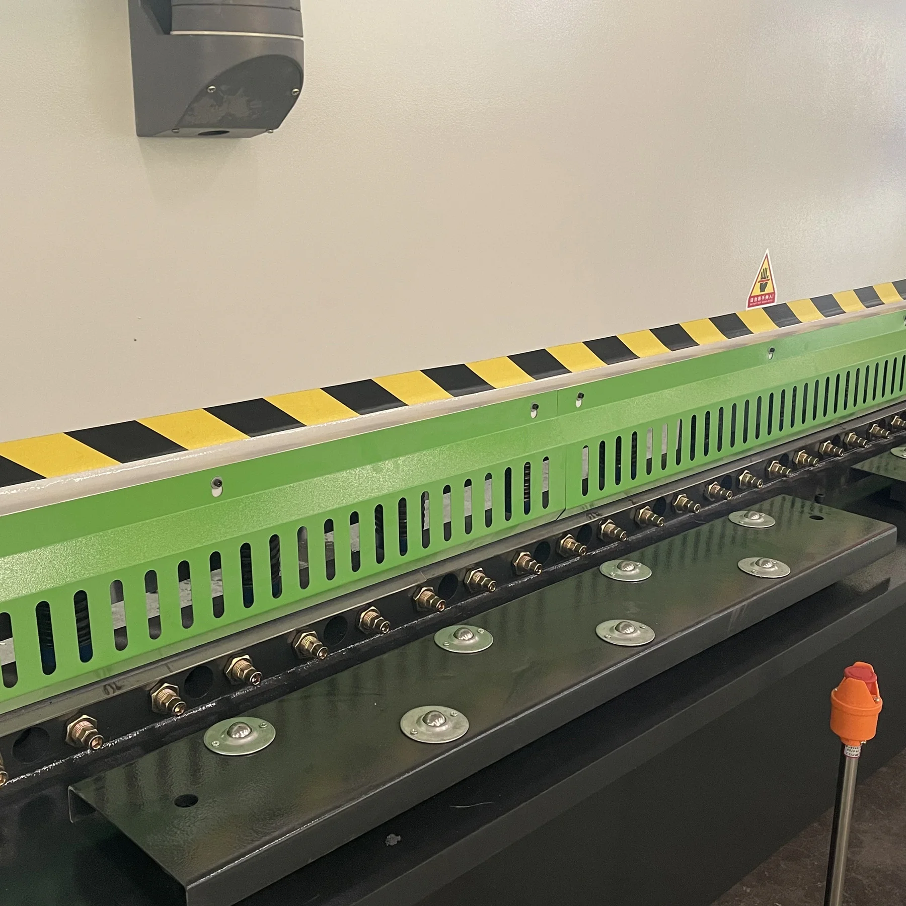 Hot Sale Hydraulic Cutting Machine in QC12K Series With E21S Controller System sheet shearing machine