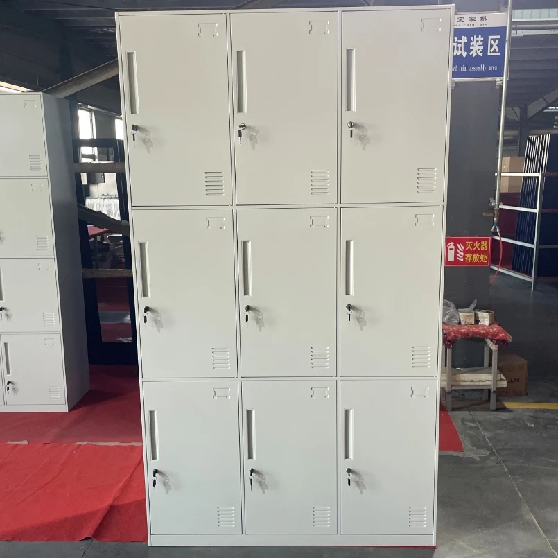 Металлический шкафчик с 9 дверями