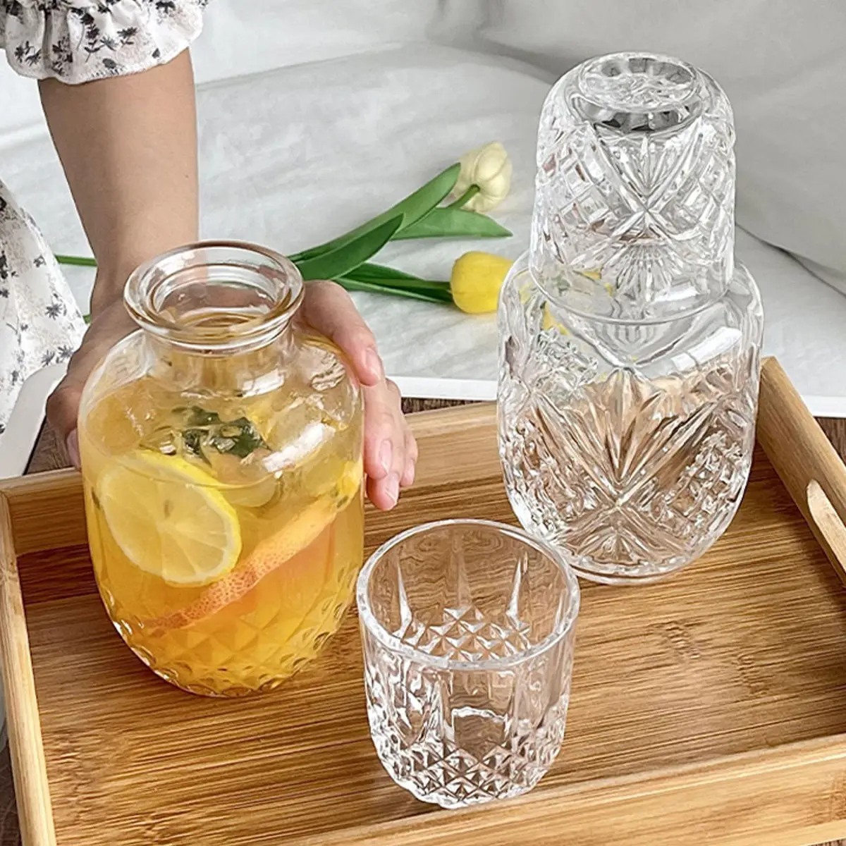 New Design Embossed Whiskey Glass Bottle High Quality Hot Sale Clear Engraving 530ml Whiskey Glass Decanter