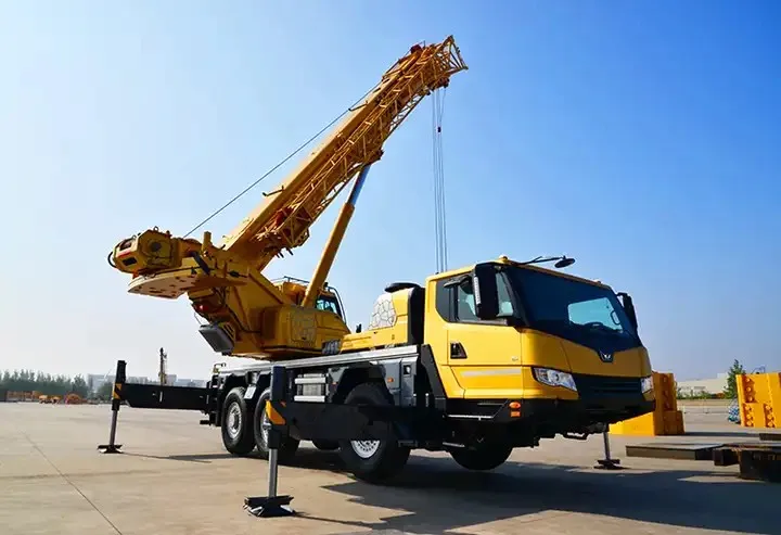 China Famous Brand High Quality 180ton Truck Crane All Terrain Hydraulic Crane Xca180 Mobile Truck Crane with Telescoping Boom