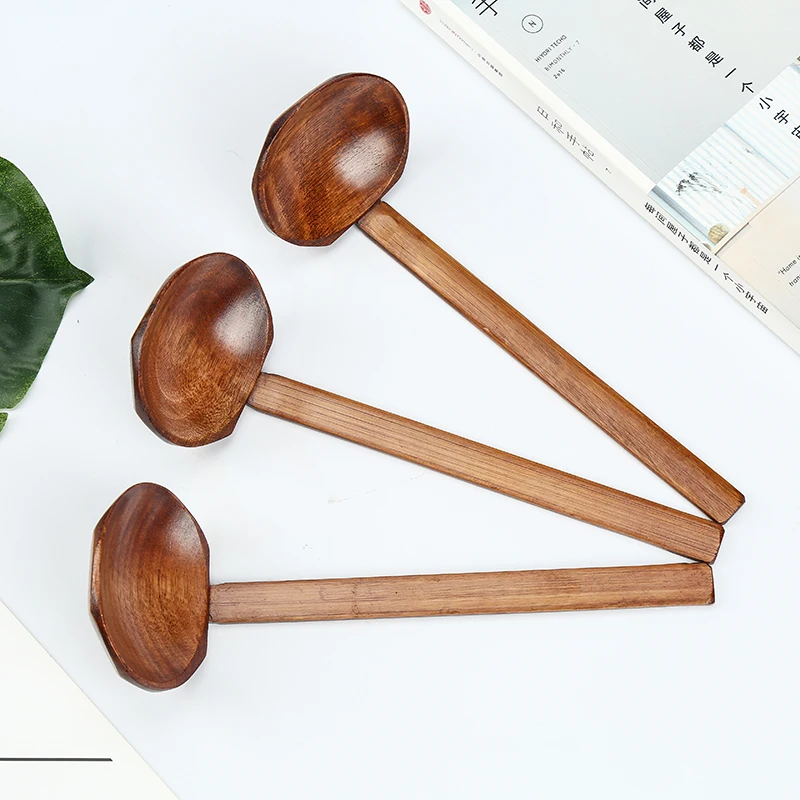 Wholesale Japanese Style Long Handle Natural Wooden Soup Spoon 8 Inch Kitchen Large Ramen Noodles Soup Ladle