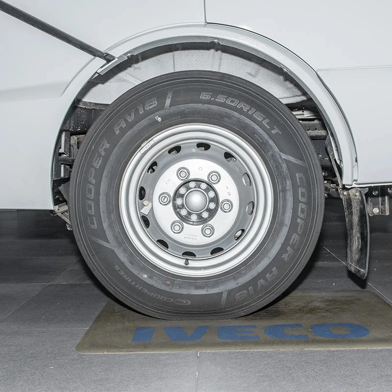 Factory price  IVECO Professional ambulance for sale 4x4 drive type with high quality