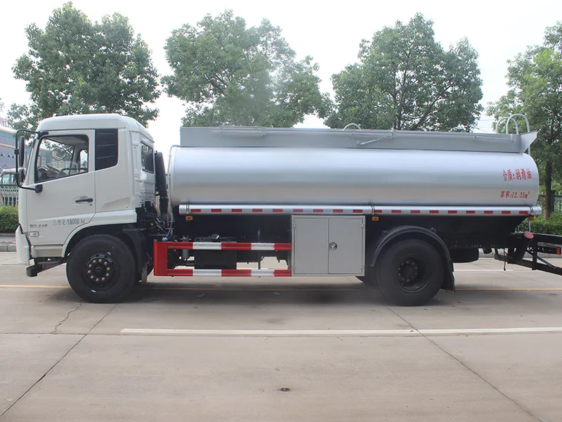 Dongfeng 12.5 cubic meter ordinary liquid transport vehicle