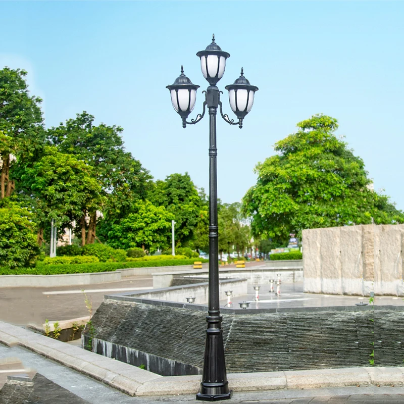 High quality Outdoor waterproof IP65 Street Vintage Outdoor Garden Solar Charged LED Lamp Post LED Garden Light