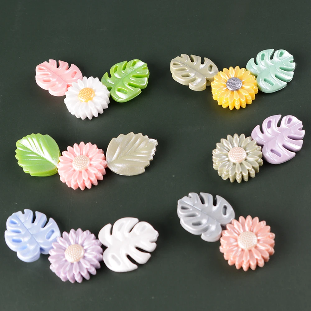 2023 New Color Bulk Custom Painted Silicone Beads Food Grade Glossy 15mm Daisy Opal Bead for Jewelry Key Chains Pacifier