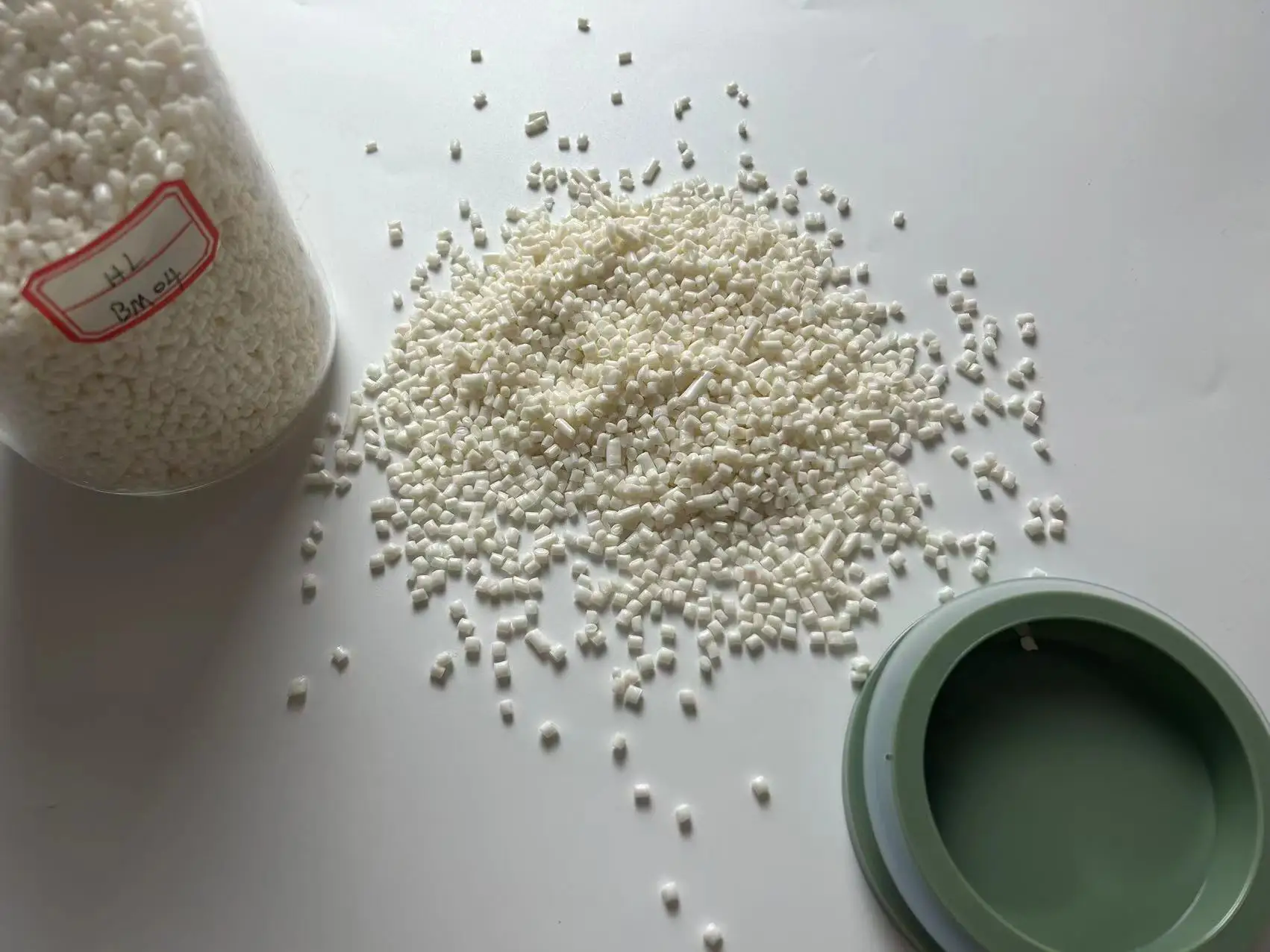 Factory Directly Sell 100% Biodegradable Polylactic Acid Pellets Granules Plastic Material