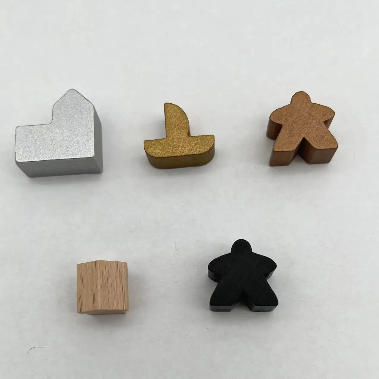 Custom Wooden Meeples for game wholesale gold/silver color for wooden tokens