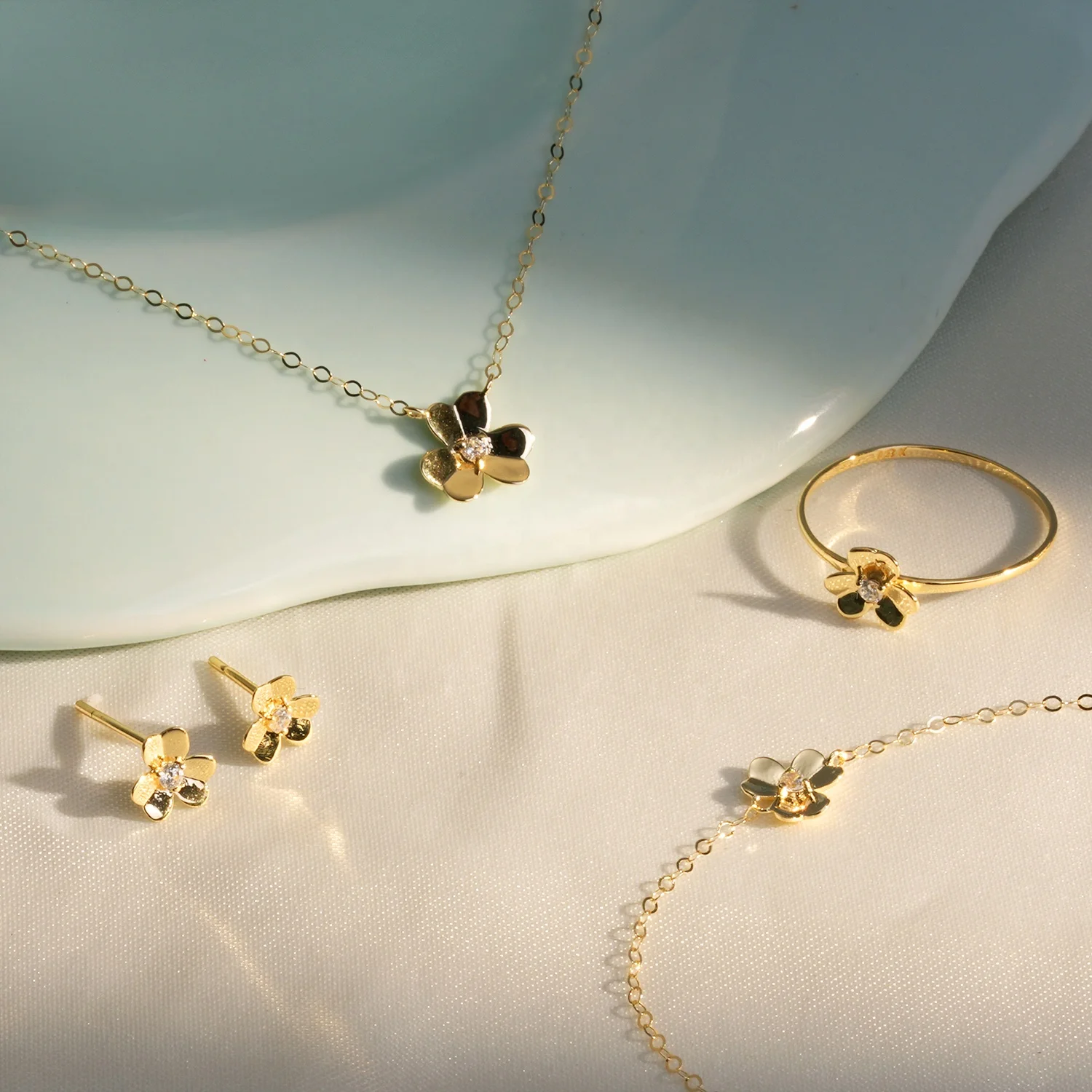 AU750 Customized Gold Diamond Flower chain pendant necklace 18k flower ring Chain Bracelet Delicate Earrings Fine jewelry set