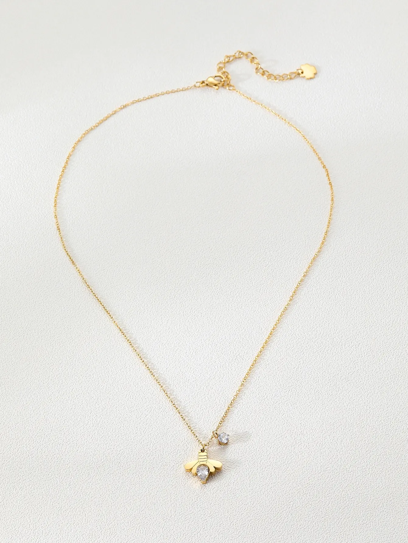 Micro inlaid bee necklace foreign trade hot firefly necklace cross border eBay European and American zircon inlaid