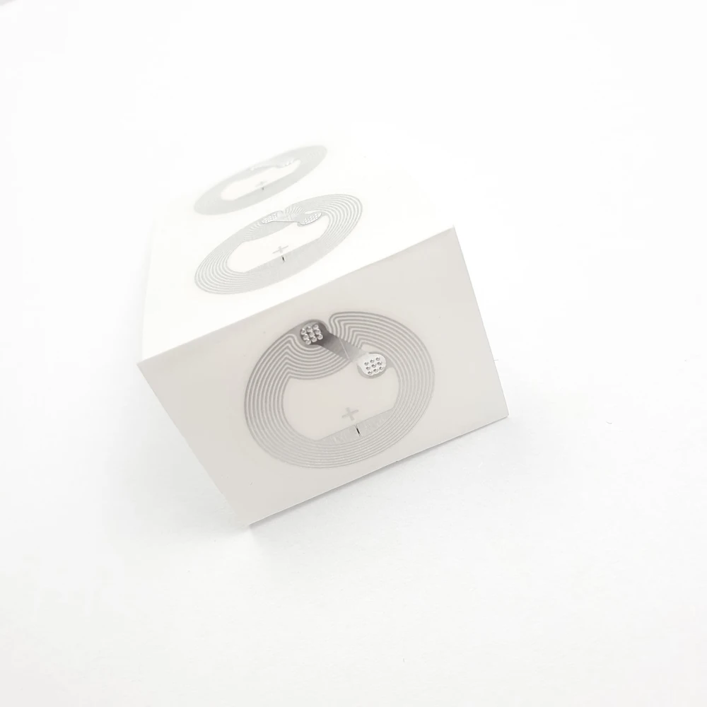 Недорогая прозрачная наклейка ISO14443A RFID NFC с чипом