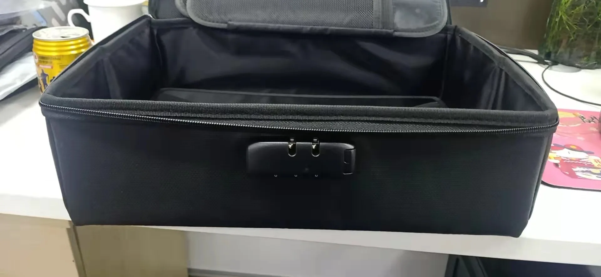 Water Resistant Fire Safe 3-layer Zipper Closure Organizer Boxes Black Waterproof Fireproof Document Bag With Lock