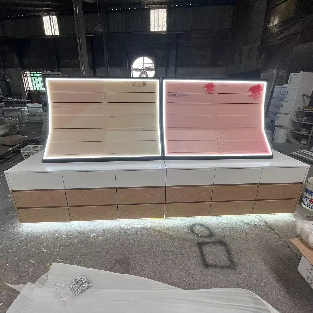 Department Store Display Cabinet Shelf Design Store Luminous Makeup Shelf Display