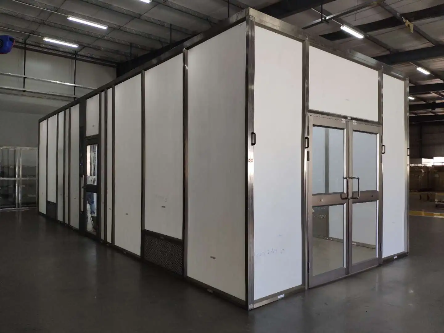 Modular laboratory clean room