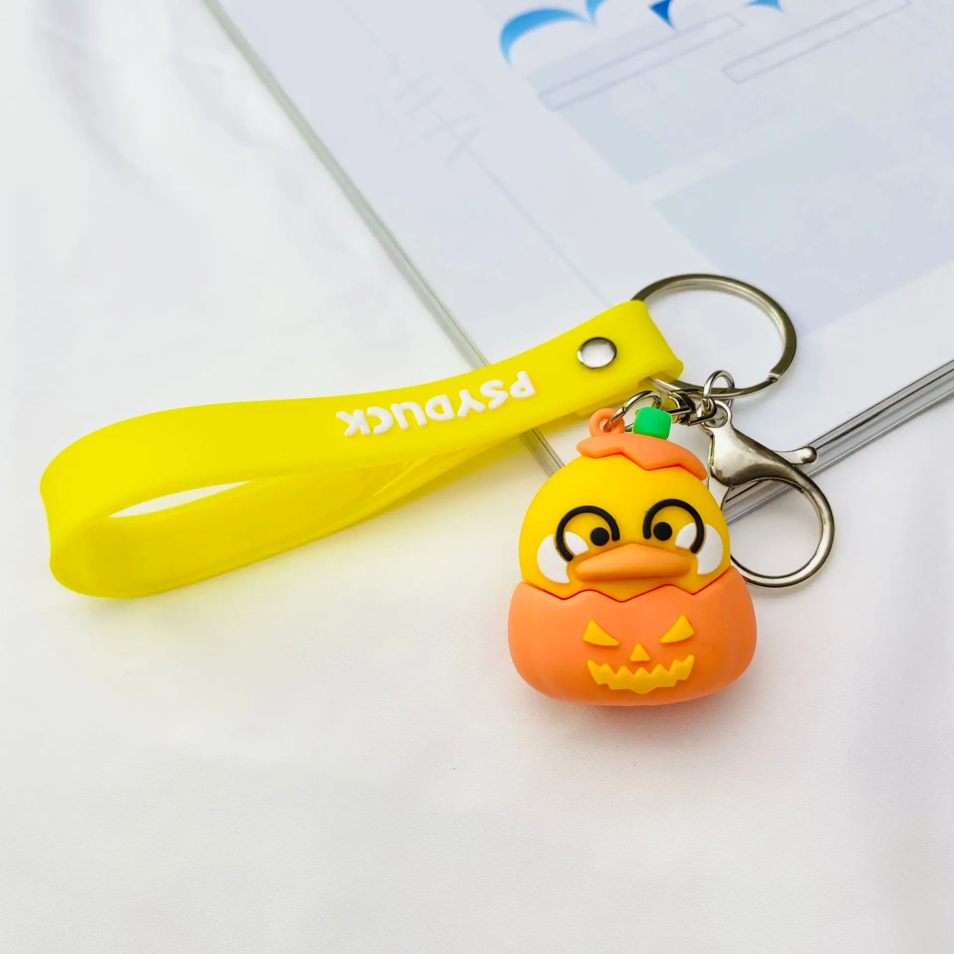 New PVC Cartoon almost Duck pendant Keychain 3D Cute Cartoon Animation Comic Keychain Souvenir Gifts Burger Duck Cosplay Kechain