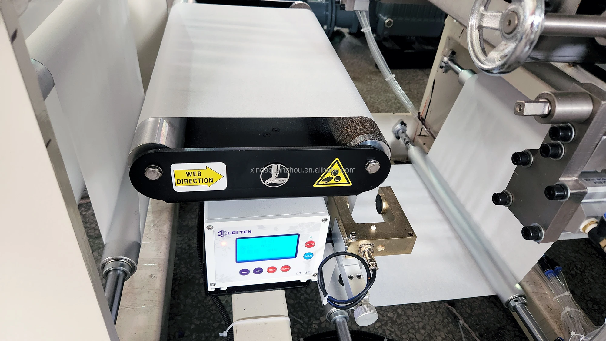 1/8 Folding Automatic Kangaroo Type Dinner Napkin Airlaid Paper Printing Folding Making Machine