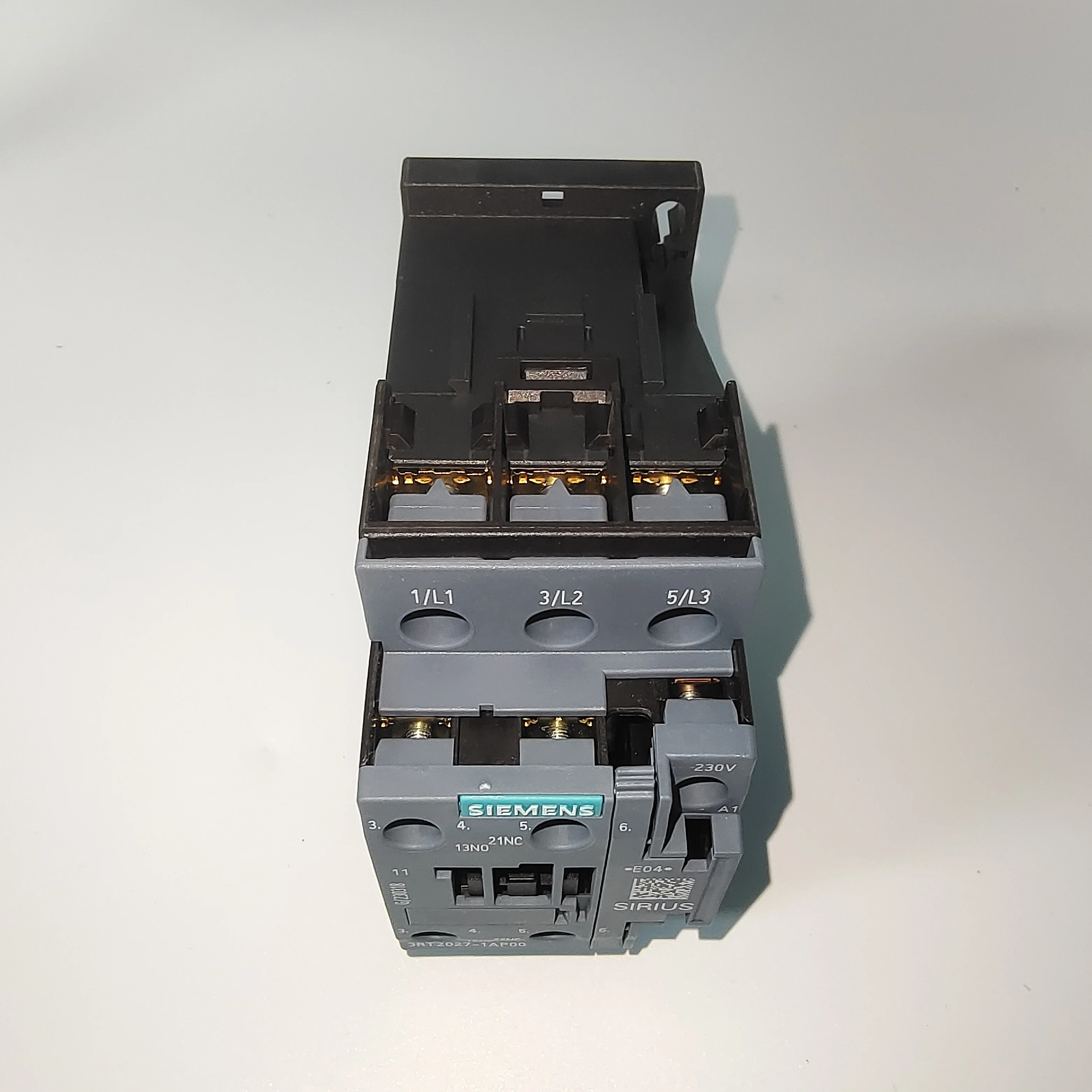 3RT2025-1AN20 SIEMENS Power contactor AC-3E /AC-3  17A  7.5kW/400V  3 pole  220V AC 50/60Hz