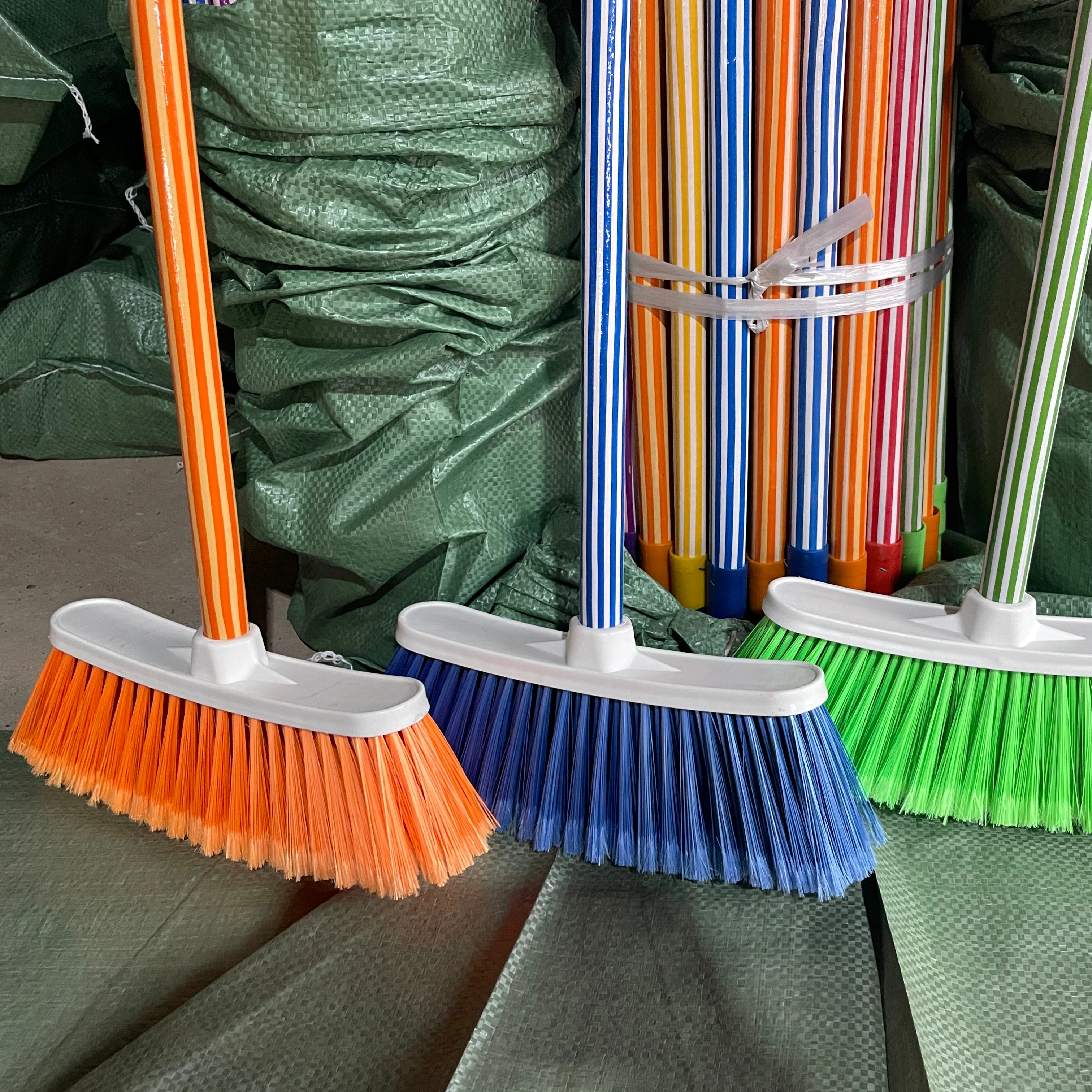 Smart Home Broom With 120cm Eucalyptus Wood Handle Dustpan and Mop Plastic PET PP Fiber Broomhead Brass Material
