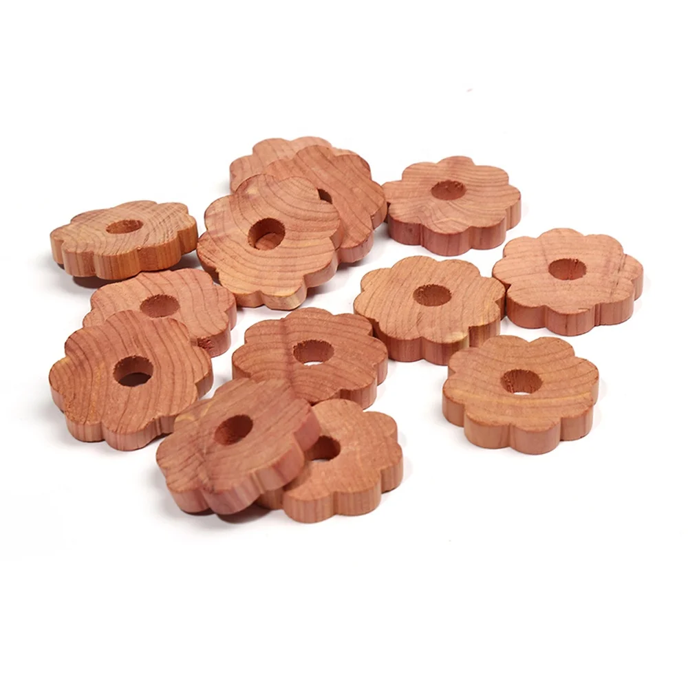 Cedar Wood Ball Anti Moth Wooden Blocks Flower Shaped For Closets