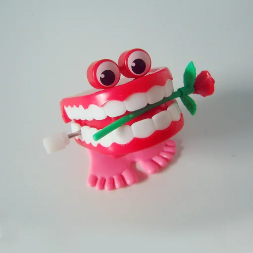 Игрушечная игрушка в форме зубов