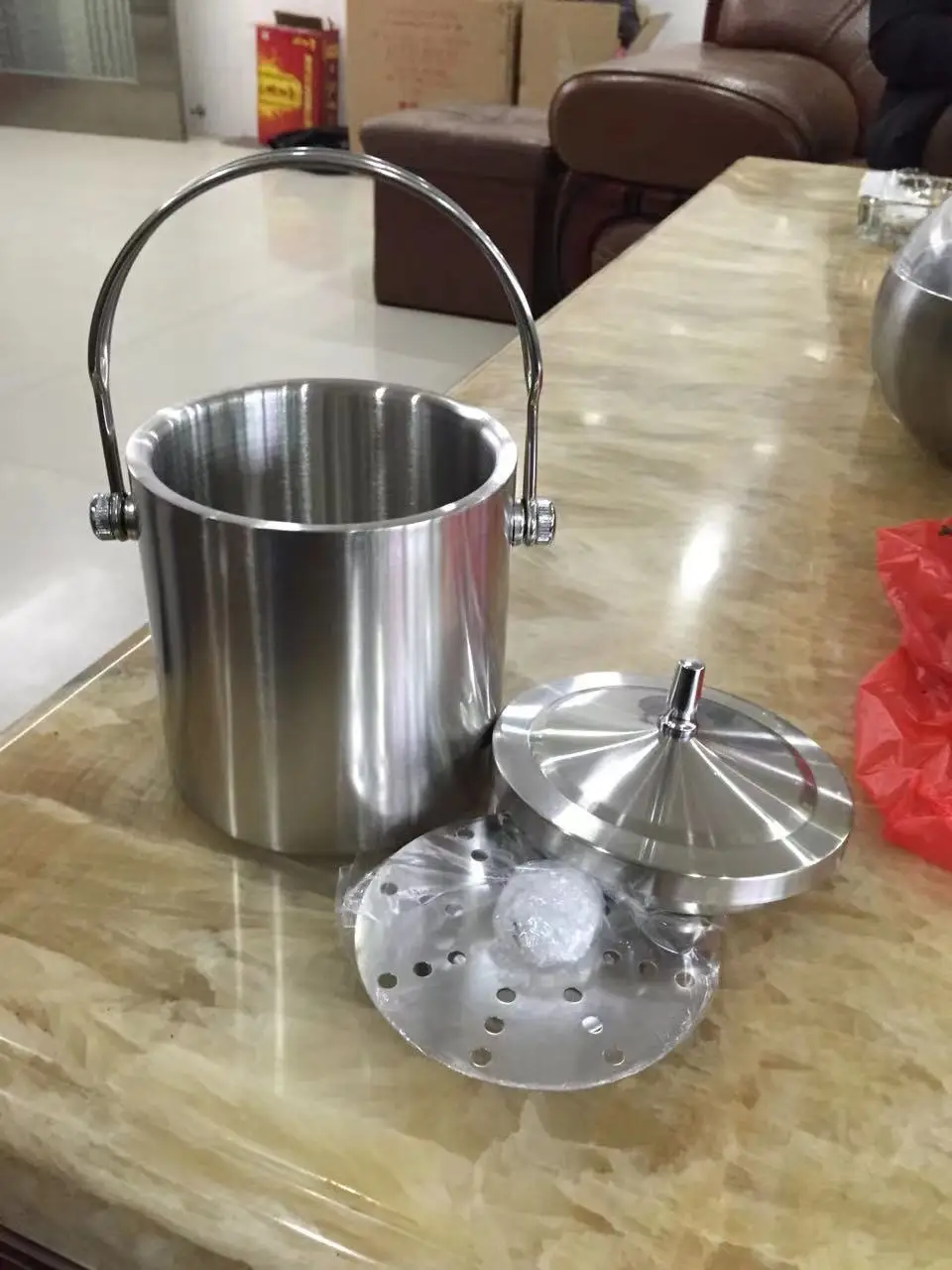 Straight ice bucket of  silver steel barrel with ice septa