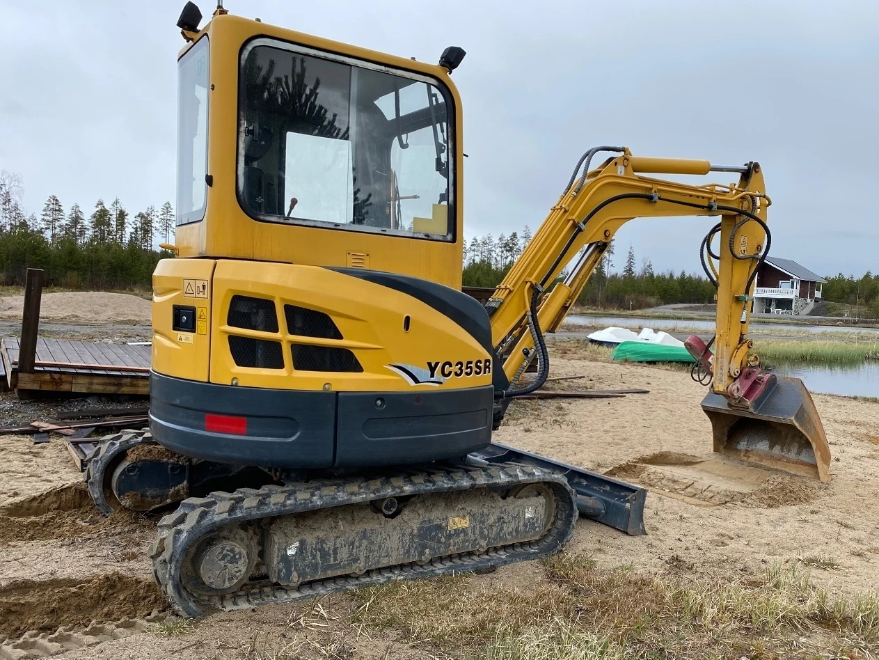0.05cbm Digger YUCHAI 1.8ton Mini Crawler Excavator YC18SR With Spare Parts for Sale