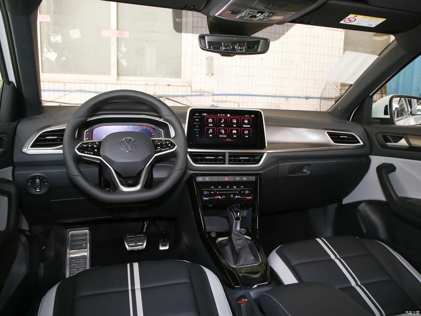 Volkswage-n T-ROC 2024 300TSI DSG 2WD Edition бензиновый автомобиль VW 5 мест внедорожник с полной скоростью адаптивного круиз-контроля