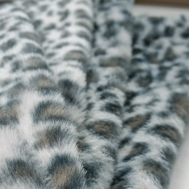 Smooth Touch Soft Short Plush Polyester Snow Leopard Puff Digital Printing Faux Rabbit Fur Fabric