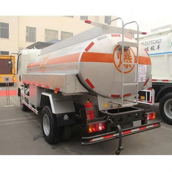 Sinotruck 6 Wheel Fuel Tanker China Oil Diesel Transportation Truck 8000 Liners 150 - 250hp 8000 Liters Optional 5001 - 10000L