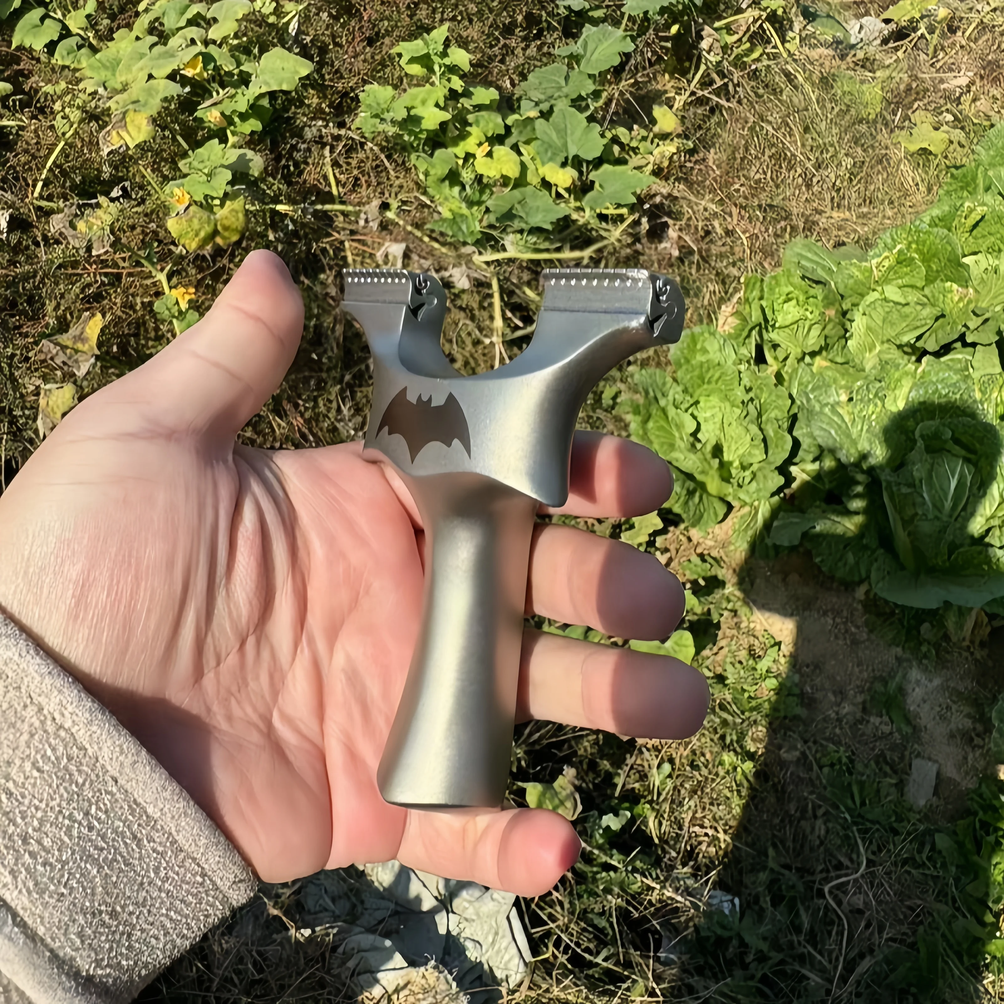 New Bat Dragon Tooth Shooting Stainless Steel Slingshot Outdoor Fast Pressure Slingshot Precision Hunting Metal Slingshot