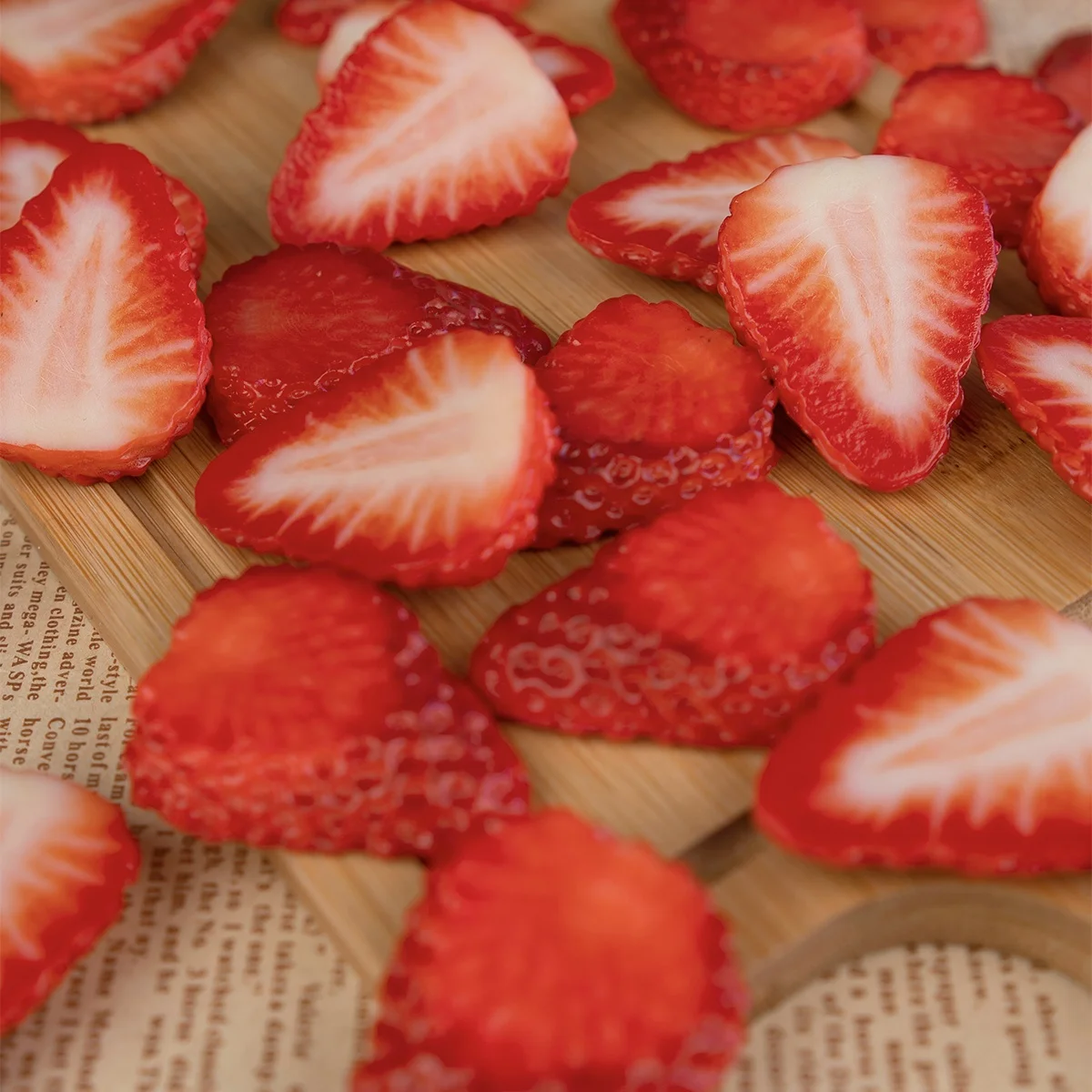 PVC Realistic Display Small Faux Strawberry Flesh Slices Decor Fruits Fake Dessert Food Model Simulation 3D Fruit Cake Waffle