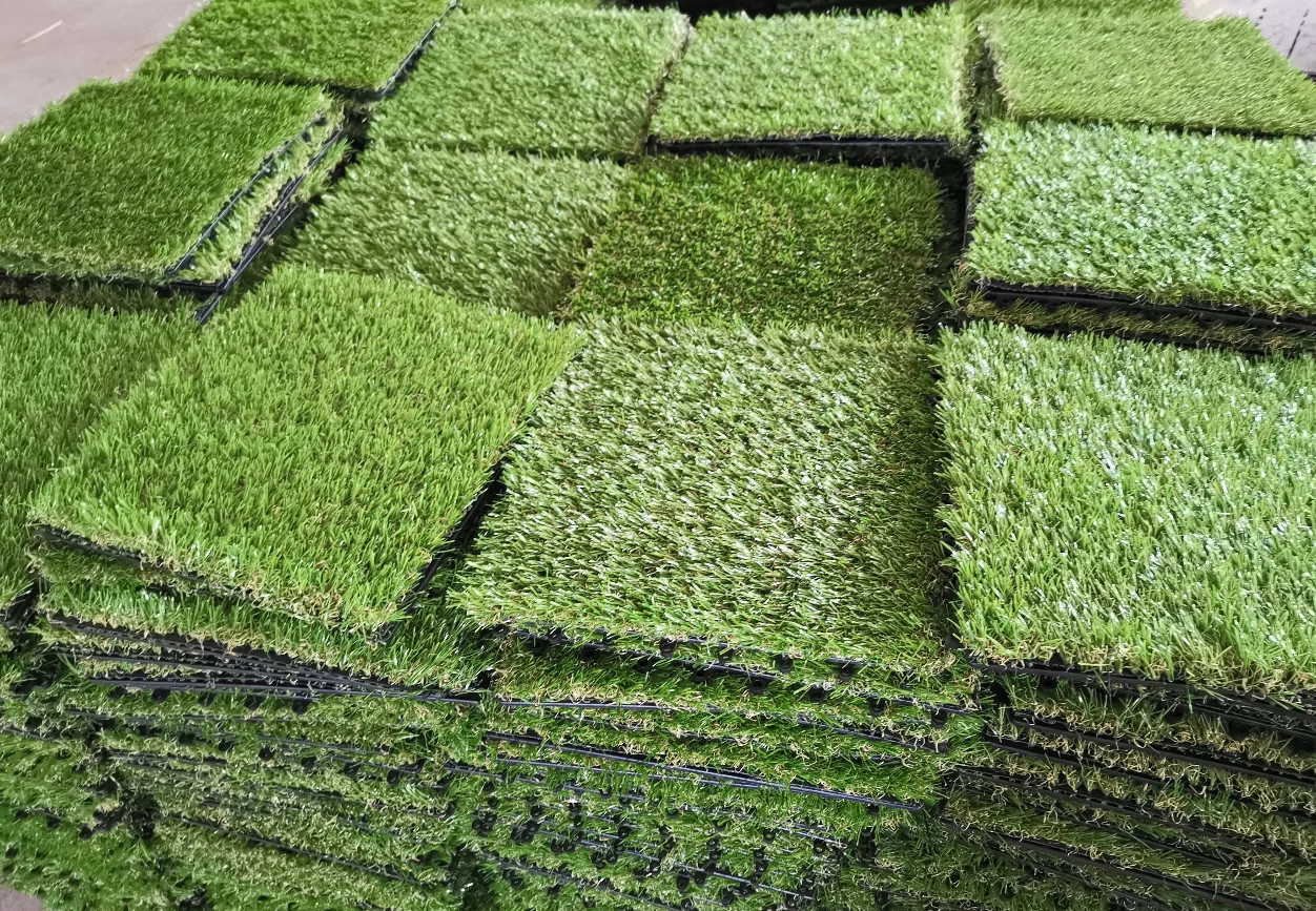 How sales!! 2015 Artificial grass  interlocking WPC diy Tiles (CE,FSC ,SGS)