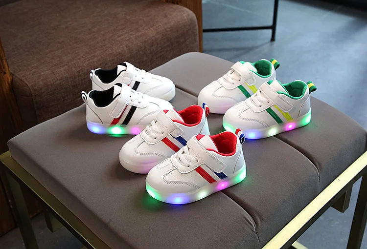 
Wholesale Children Luminous Shoes Boys Girls Stripe Sport Running Shoes Baby Lights Fashion Sneakers Toddler Kids LED Sneakers 