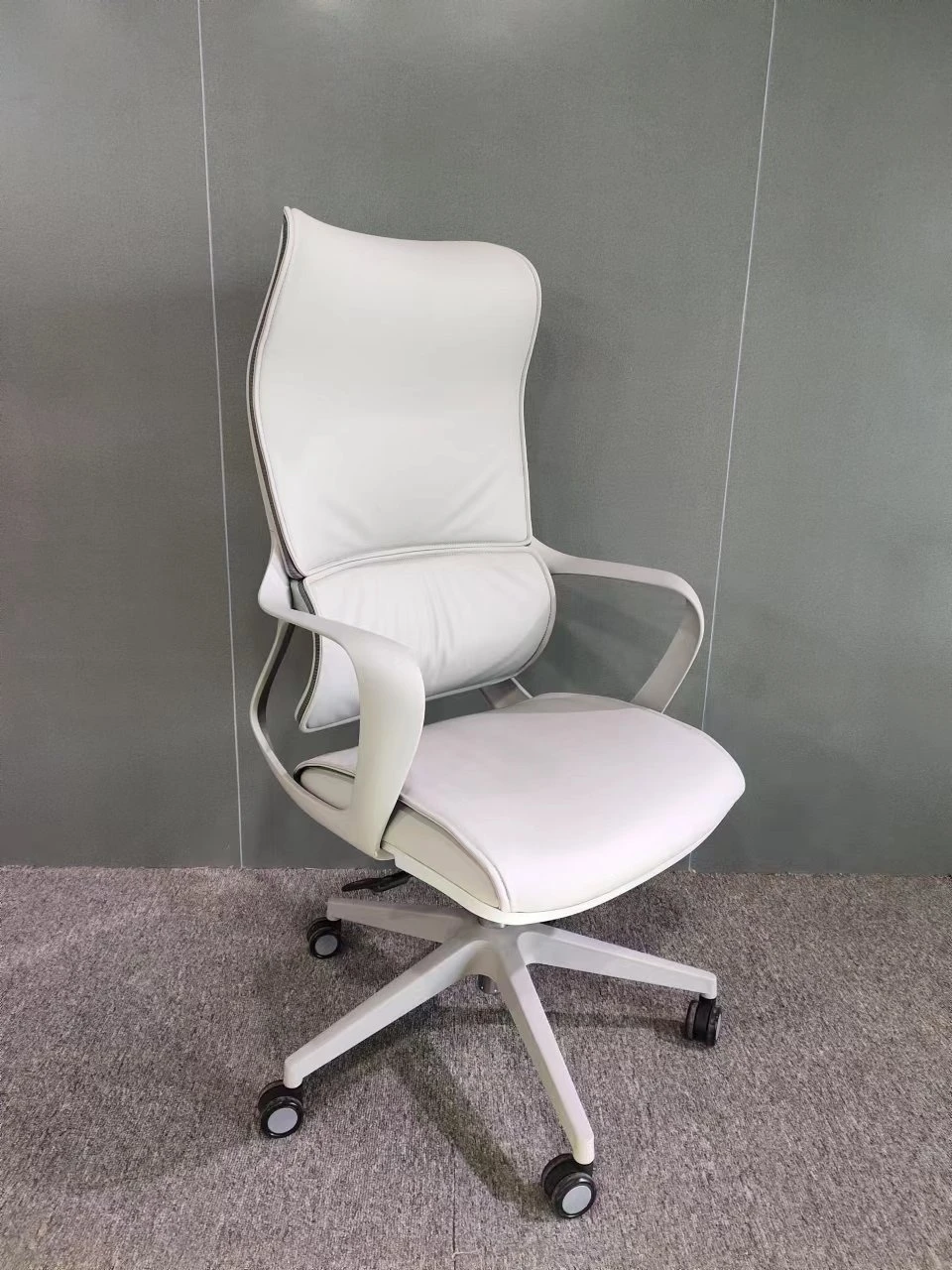 High quality  ergonomic Leather Executive Leather Swivel leather Office Chair