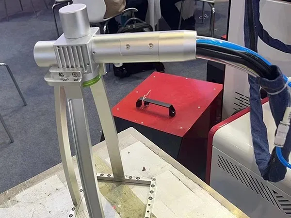 Relfar Handheld Laser Cleaning Head For Pulse Laser Cleaning Machine 300w 500w