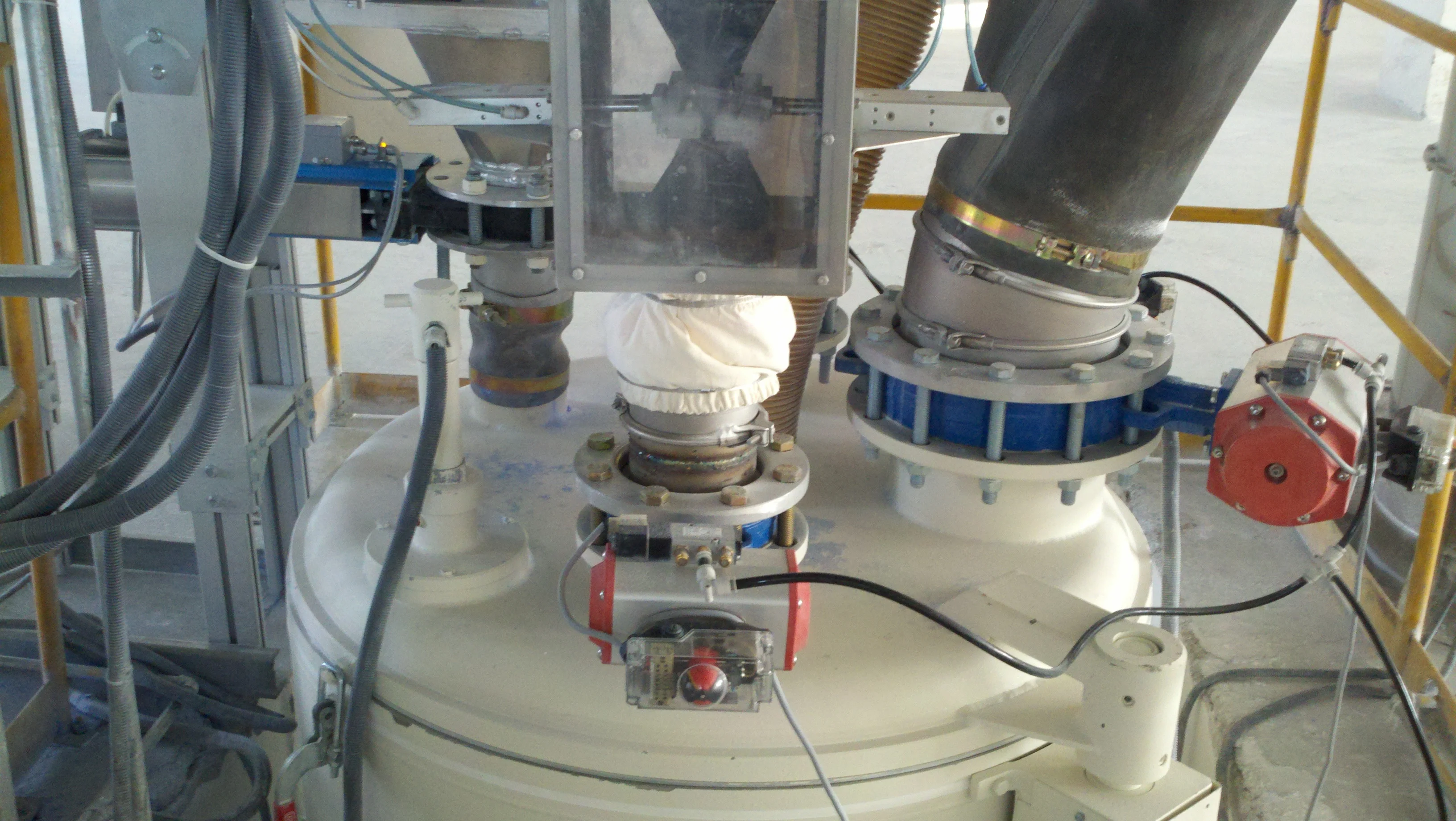 Fully automatic feeding weighing mixing conveying system for mixer and extruder Dosing system Plastic machinery Screw conveyor