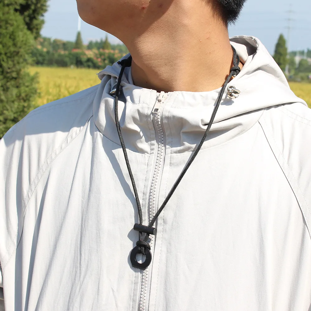 Fire Starter Necklace Survival Paracord Necklace with Flint and Steel Bushcraft Necklace for Camping, Hiking and Backpacking