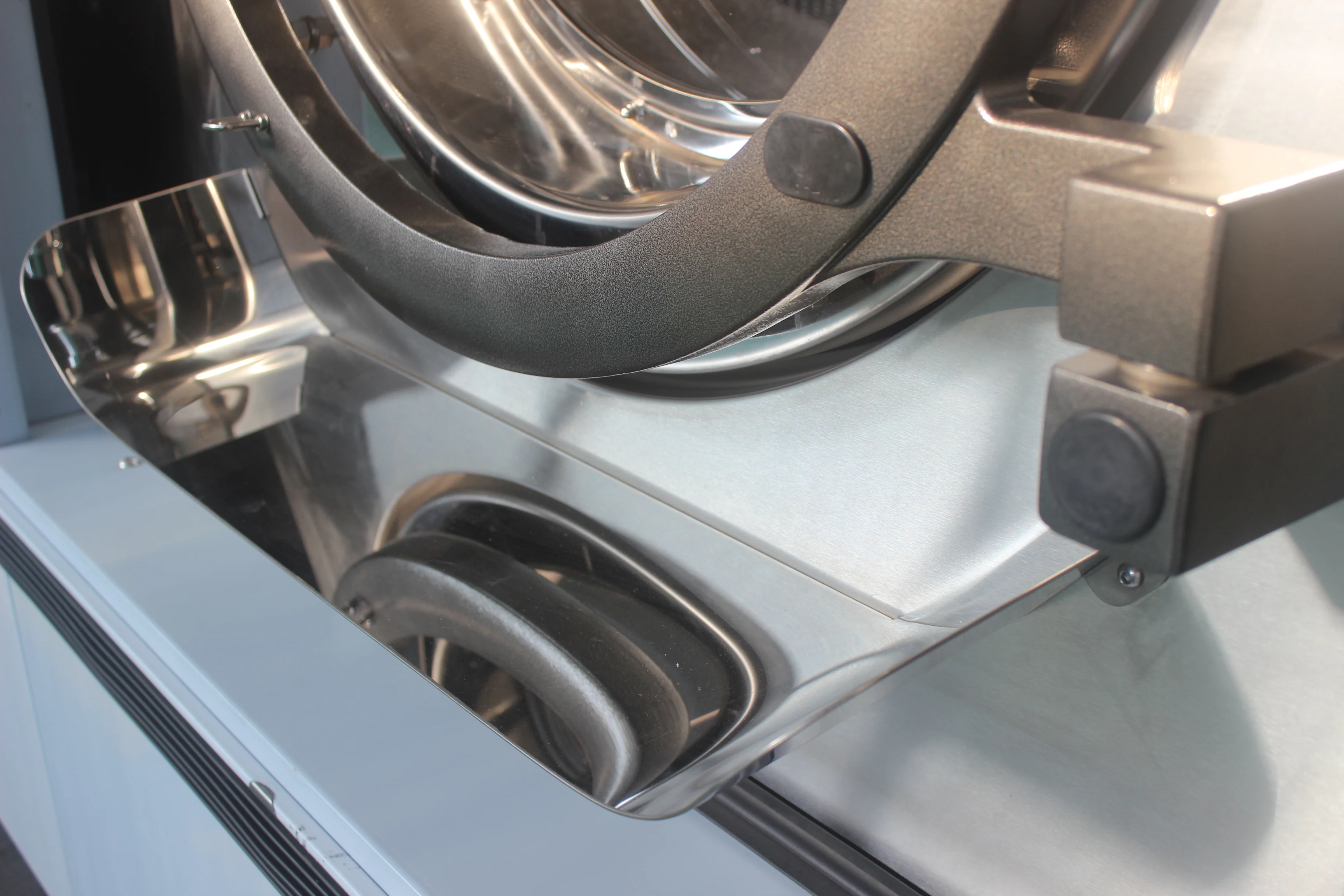 Steam Heating 100kg Full Suspension Forward Tilting Industrial Washer Extractor Machine From OASIS