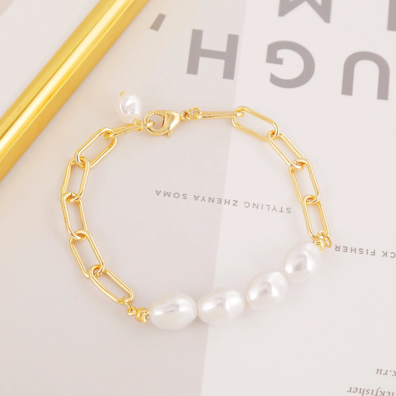 European and American hot selling retro fashion jewelry Bohemian ins style niche design baroque pearl women bracelet