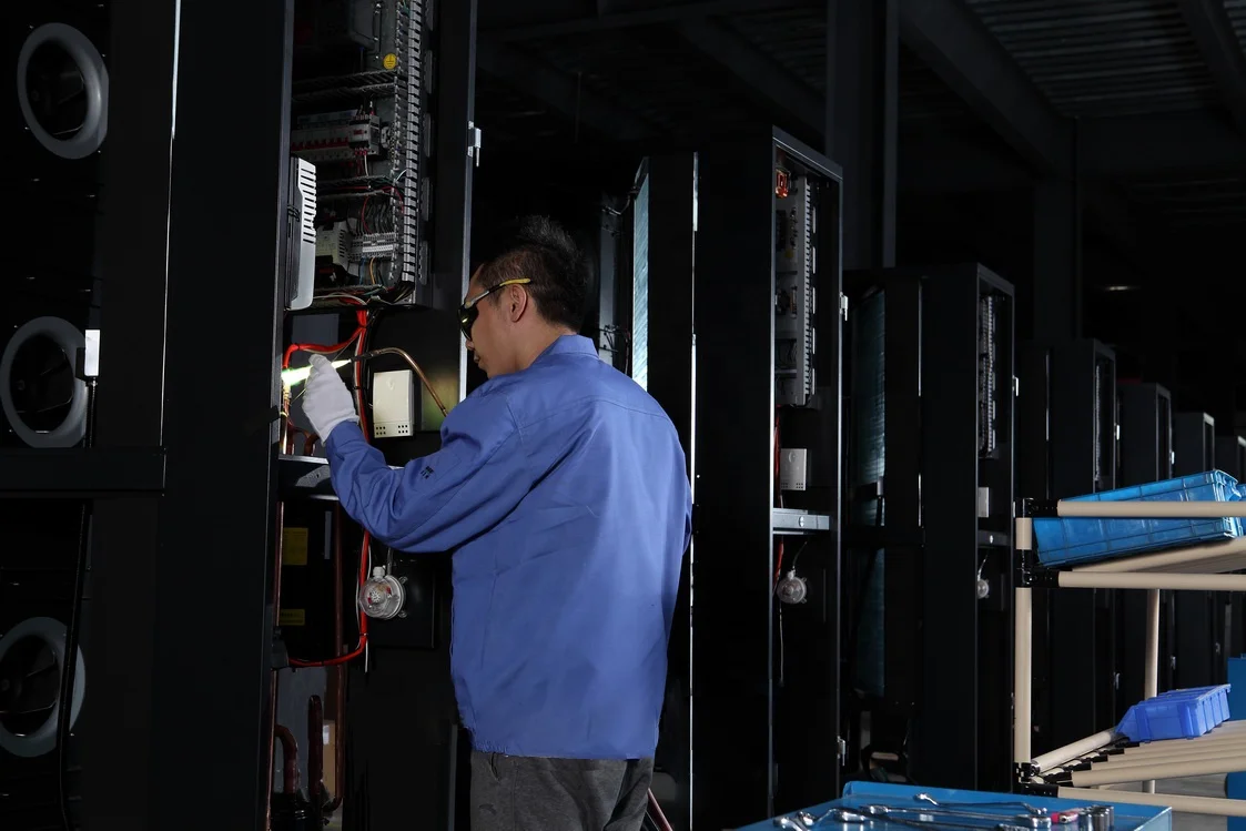 HVAC Air-cooled Chilled Water Type 130KW Precision Air conditioner Supplier in Data Center with Supporting Warranty Service