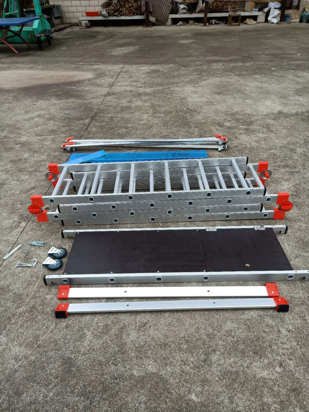 Professional 5.6m Aluminum Multi-Purpose Scaffold Ladder Folding Industrial Extension Rolling Industrial Ladders